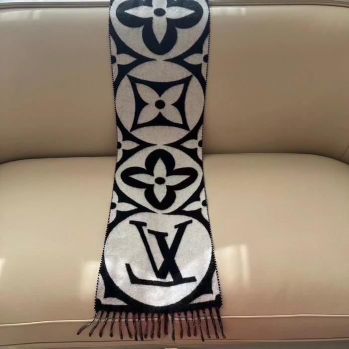 Streetwear Scarf LV 326355 SIZE:209 x 30 cm