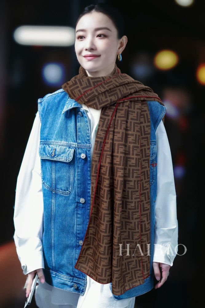 Streetwear Scarf FENDI 326017 SIZE:65*185cm