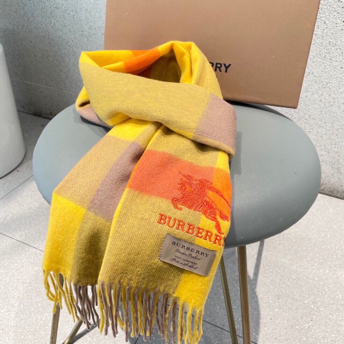 Streetwear Scarf BURBERRY 325965