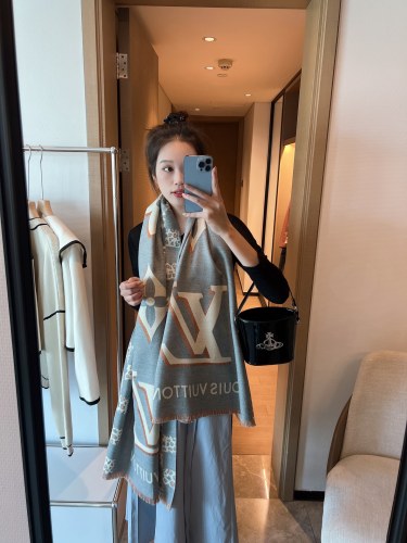 Streetwear Belt LV 326267 size:180*70CM