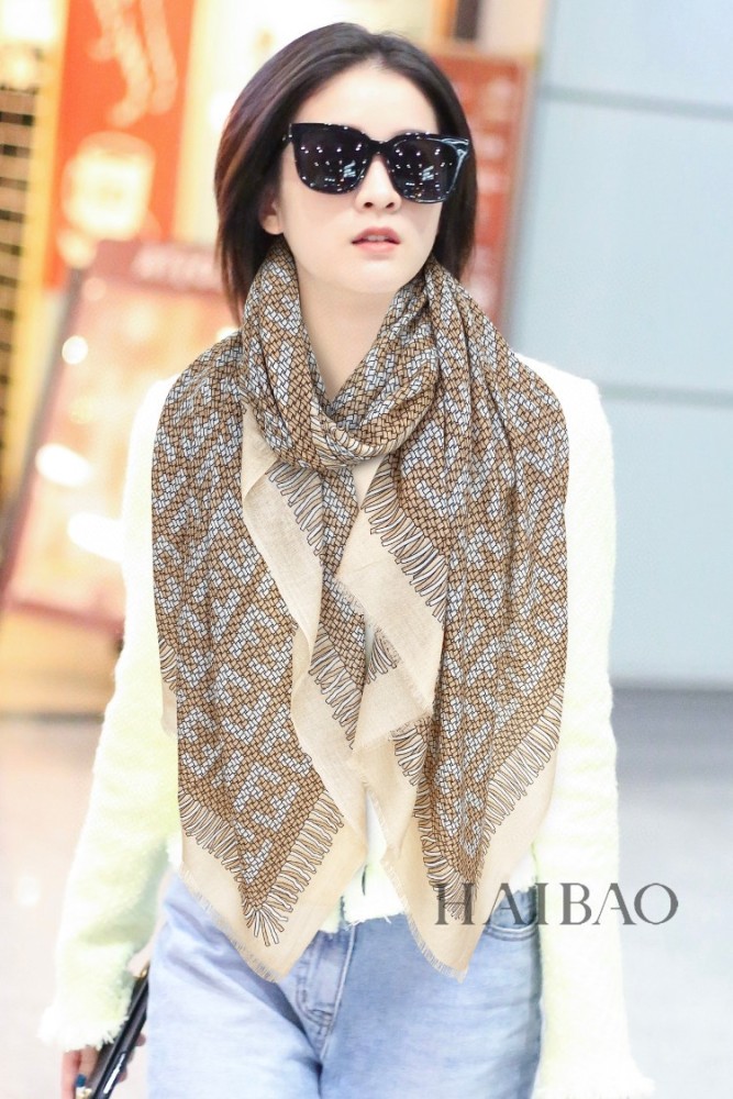 Streetwear Scarf FENDI 326050 SIZE:200*110CM