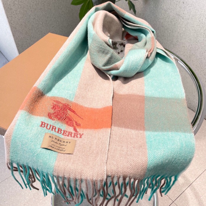 Streetwear Scarf BURBERRY 325964