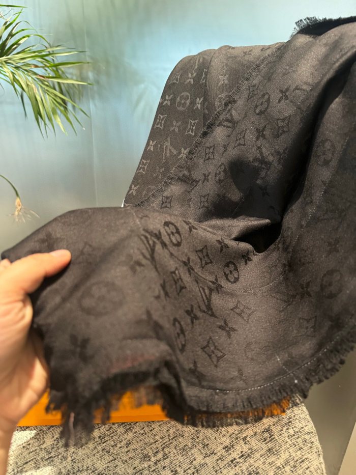 Streetwear Scarf LV 325981 SIZE:140*140cm