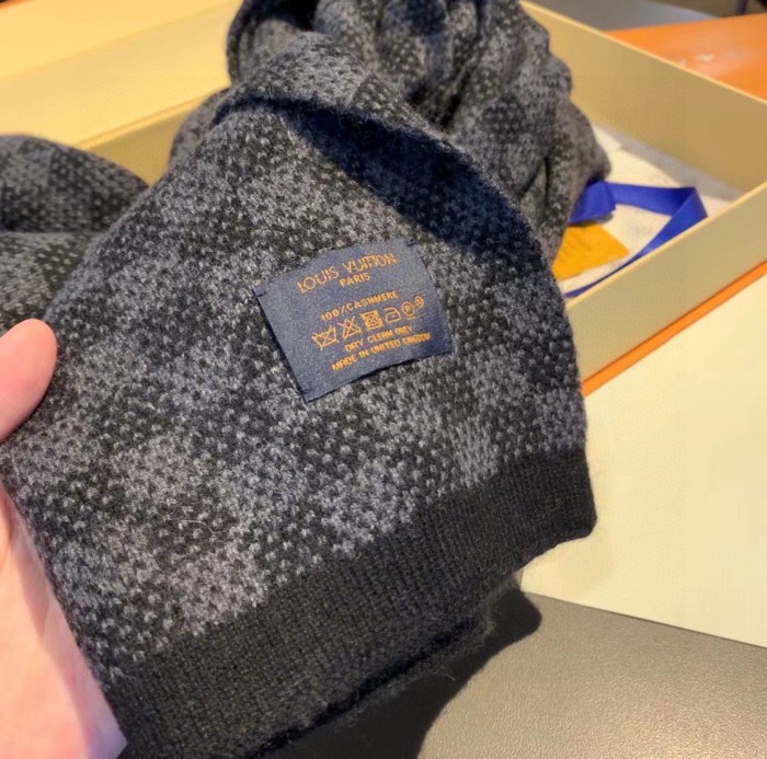 Streetwear Scarf LV 325999 SIZE:35*170cm