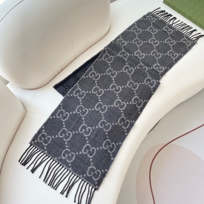 Streetwear Scarf GUCCI 325960 SIZE:34*194cm