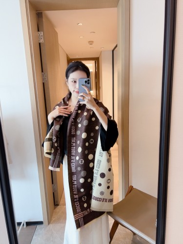 Streetwear Scarf GUCCI 325876