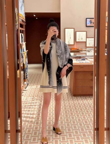 Streetwear Scarf Hermes 325916 SIZE:135*135cm