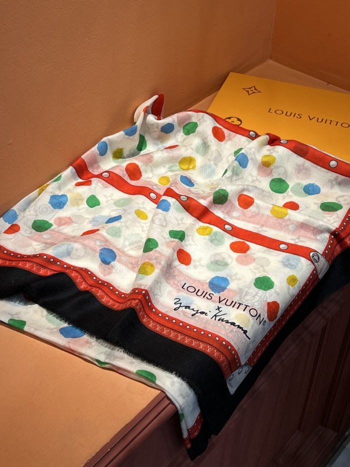 Streetwear Scarf LV 325900 SIZE:100*200cm