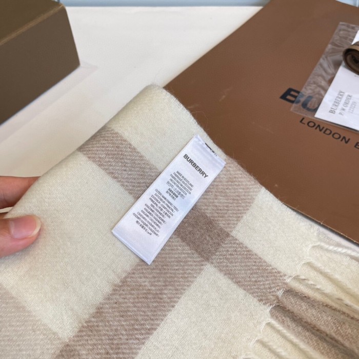 Streetwear Scarf BURBERRY 325947 size：32X200cm
