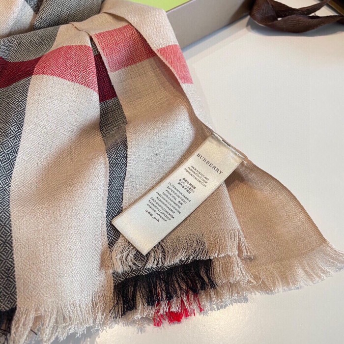 Streetwear Scarf BURBERRY 325940 size：70*200cm