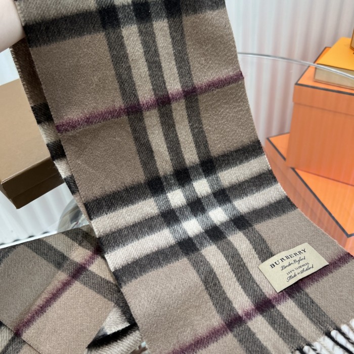 Streetwear Scarf BURBERRY 325921 size：138*20cm
