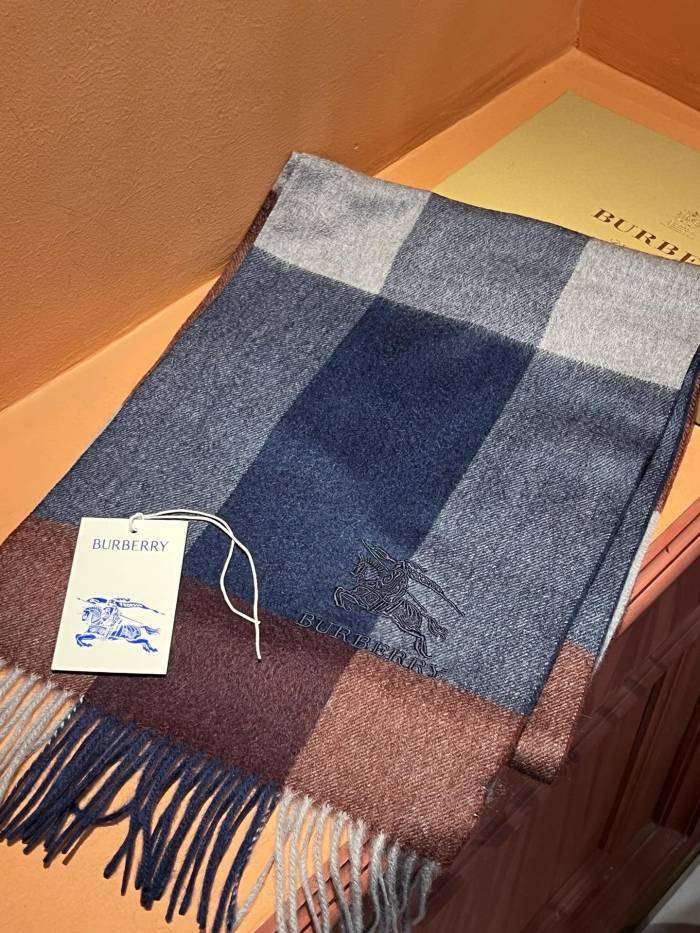 Streetwear Scarf BURBERRY 325891 size：32*180 cm