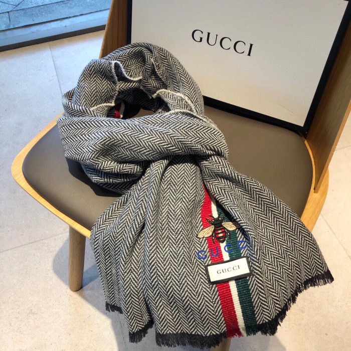 Streetwear Scarf GUCCI 325936 SIZE:70x200cm