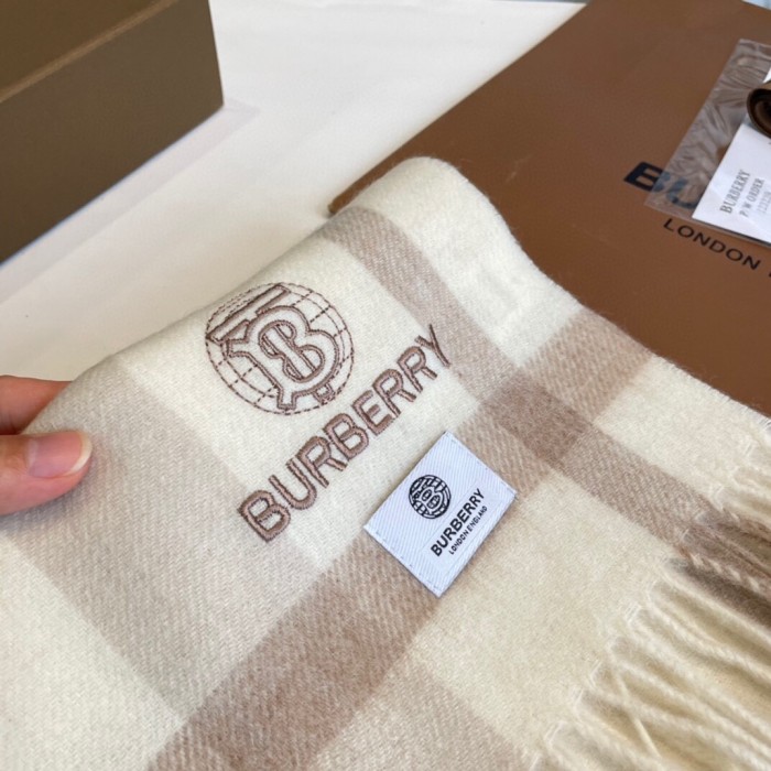 Streetwear Scarf BURBERRY 325947 size：32X200cm