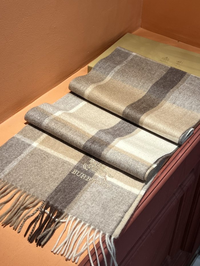 Streetwear Scarf BURBERRY 325887 size：32*180 cm