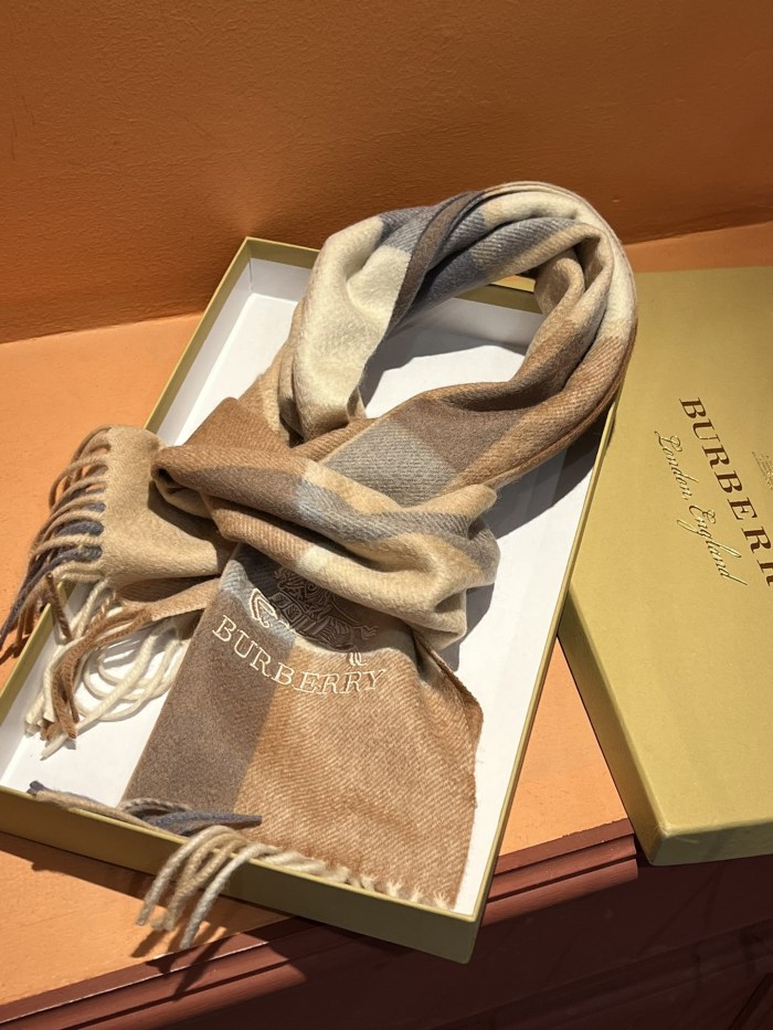 Streetwear Scarf BURBERRY 325886 size：32*180 cm