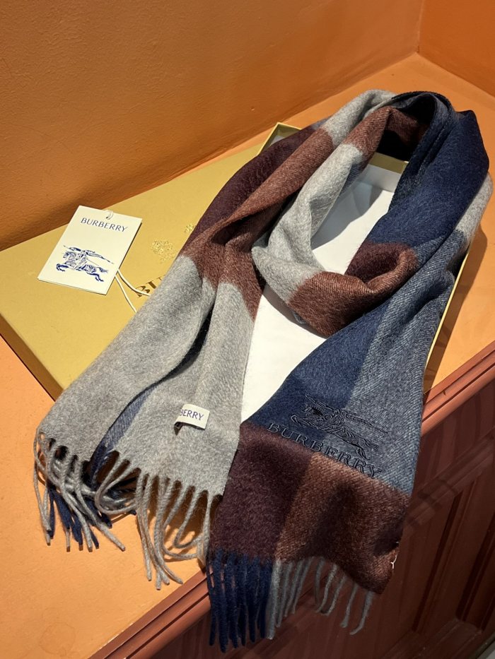 Streetwear Scarf BURBERRY 325891 size：32*180 cm