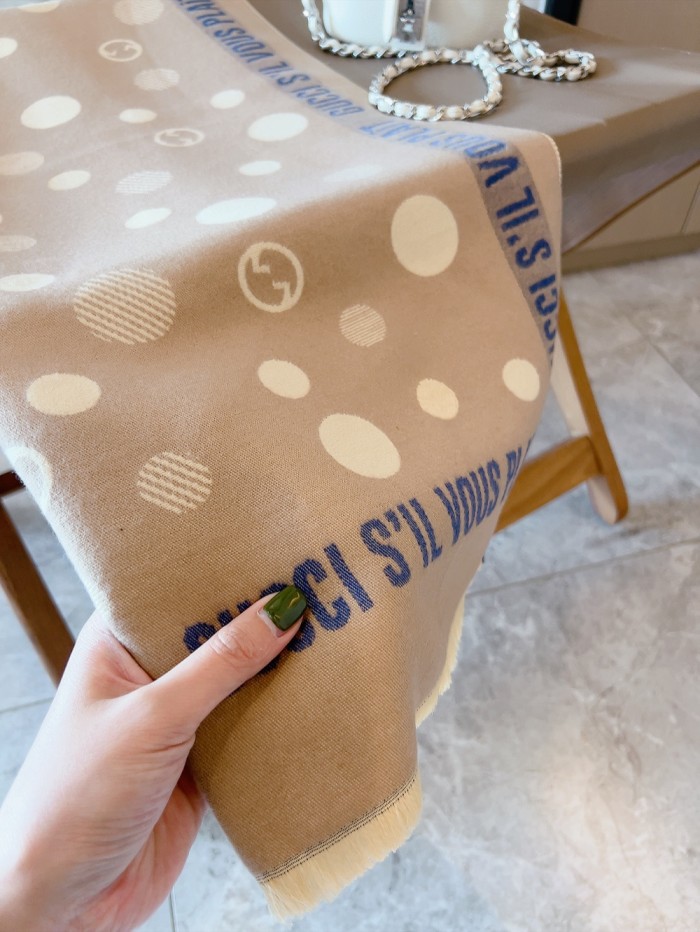 Streetwear Scarf GUCCI 325877