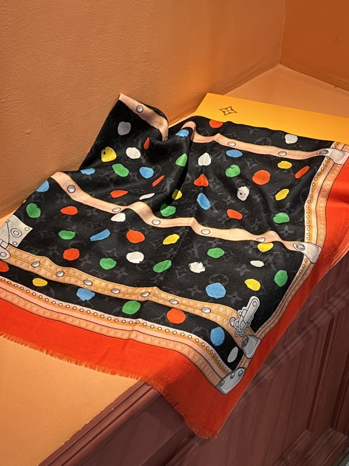 Streetwear Scarf LV 325901 SIZE:100*200cm
