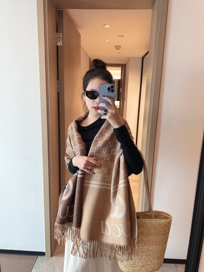 Streetwear Scarf GUCCI 325821
