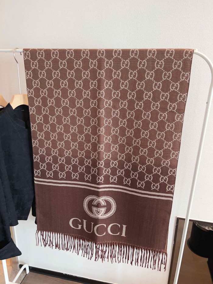Streetwear Scarf GUCCI 325822