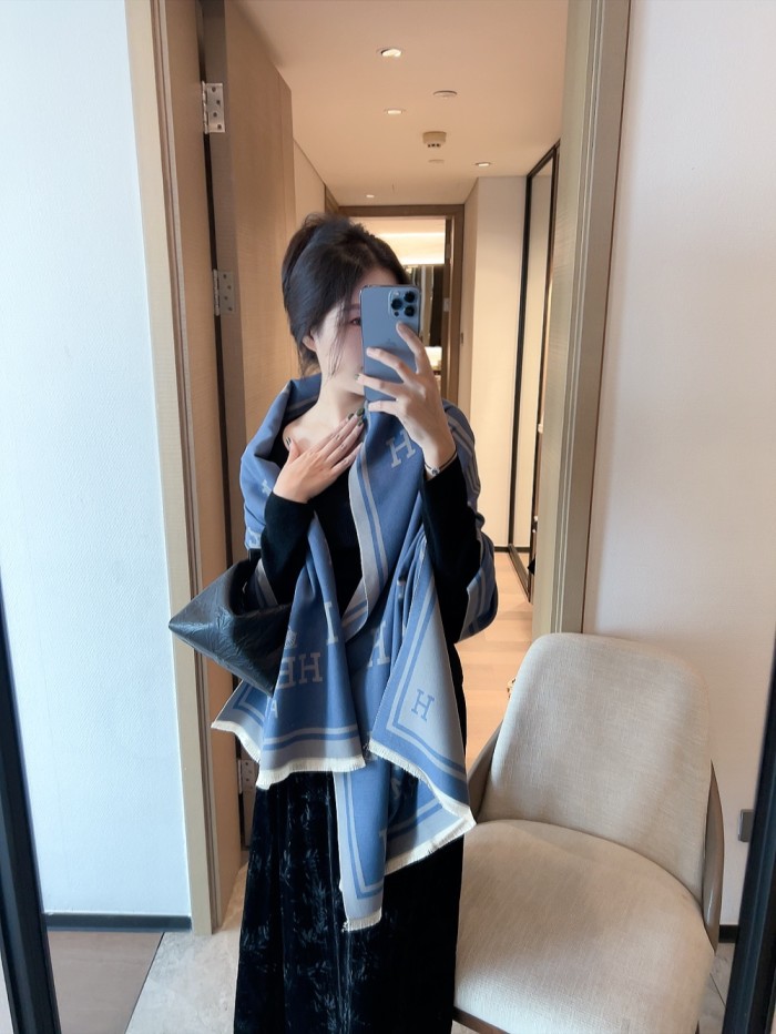 Streetwear Scarf GUCCI 325846