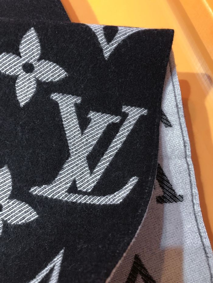 Streetwear Scarf LV 325825 SIZE:34x186cm