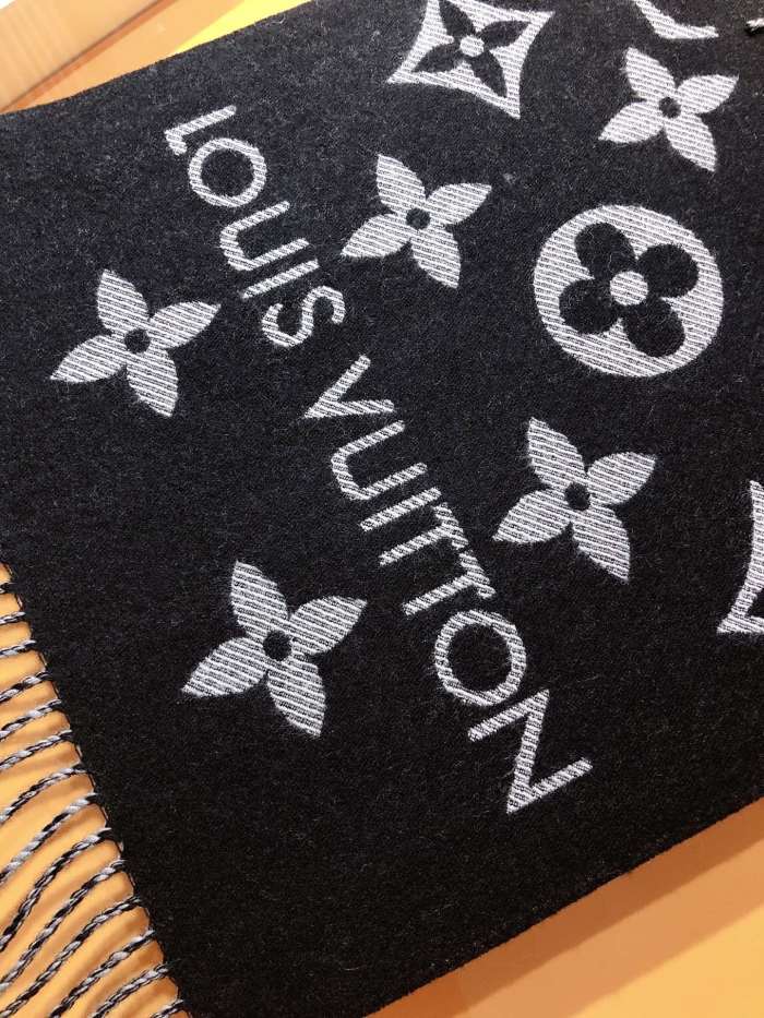 Streetwear Scarf LV 325825 SIZE:34x186cm