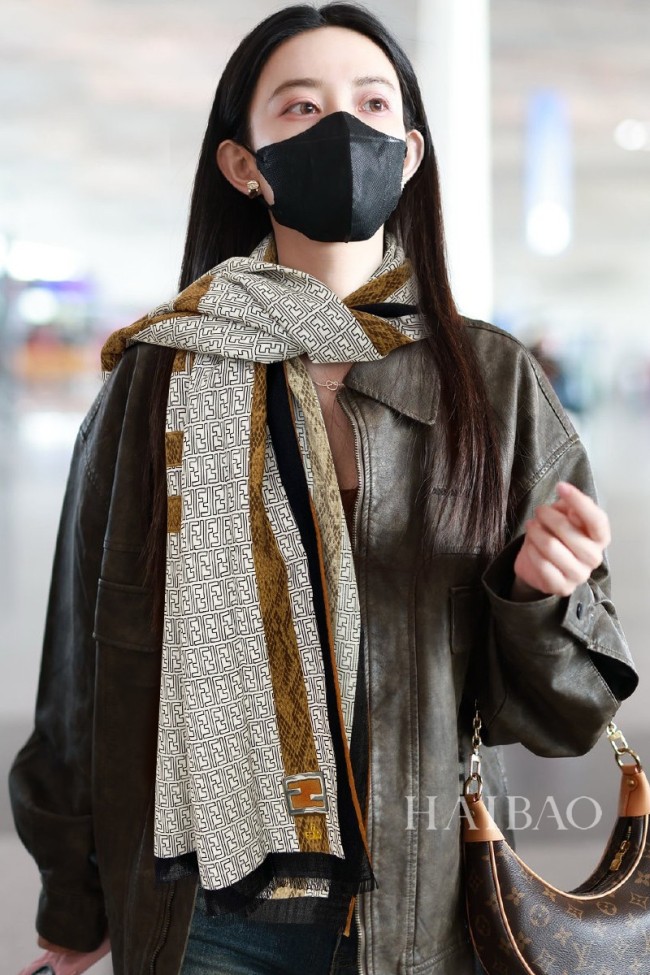 Streetwear Scarf FENDI 325666 SIZE：65*185cm