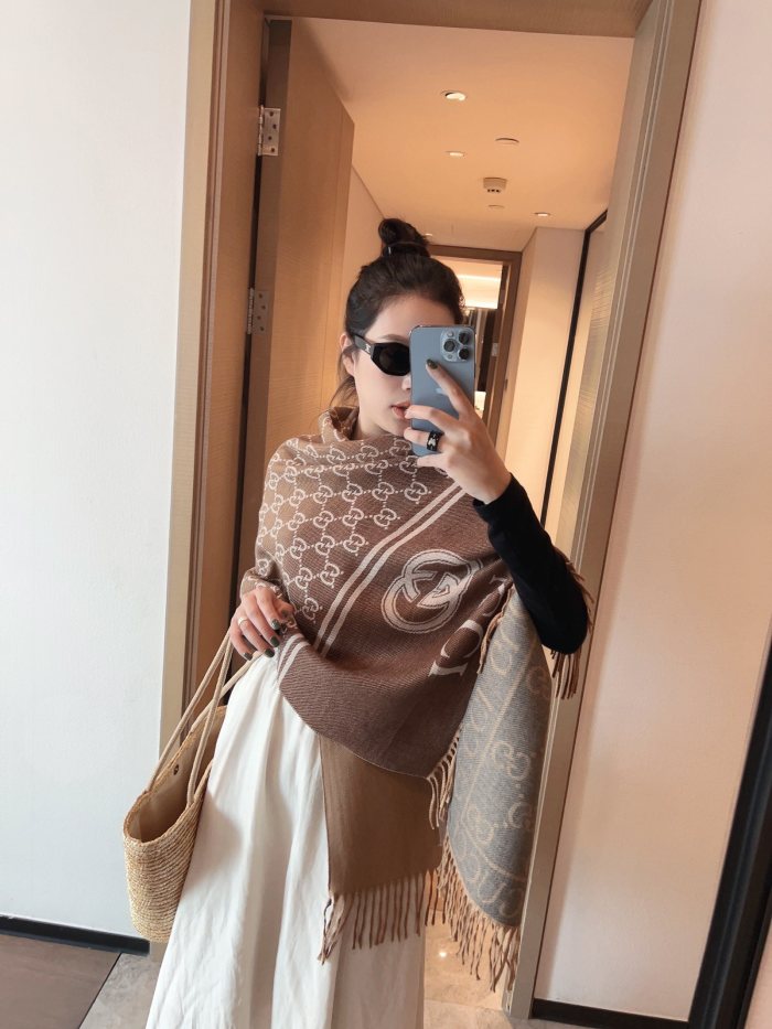 Streetwear Scarf GUCCI 325821