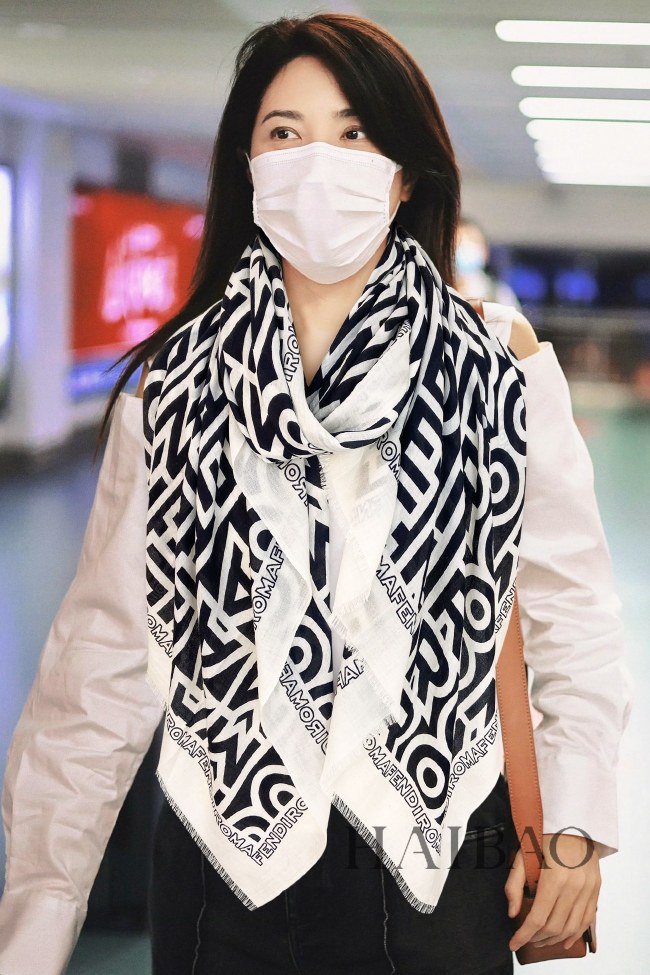 Streetwear Scarf FENDI 325669 SIZE:200*110cm
