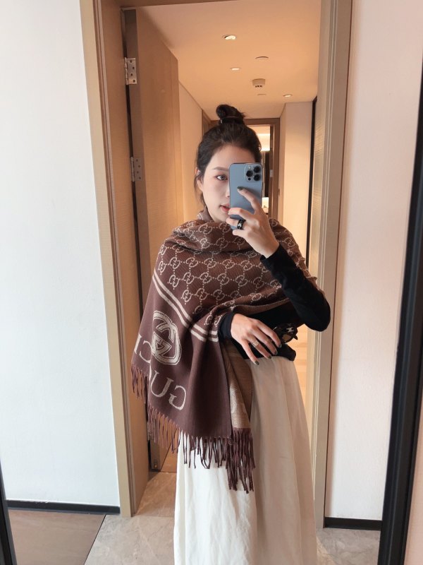 Streetwear Scarf GUCCI 325822