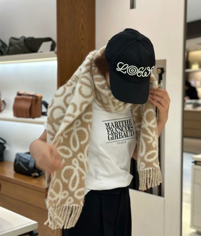 Streetwear Scarf Loewe 325633