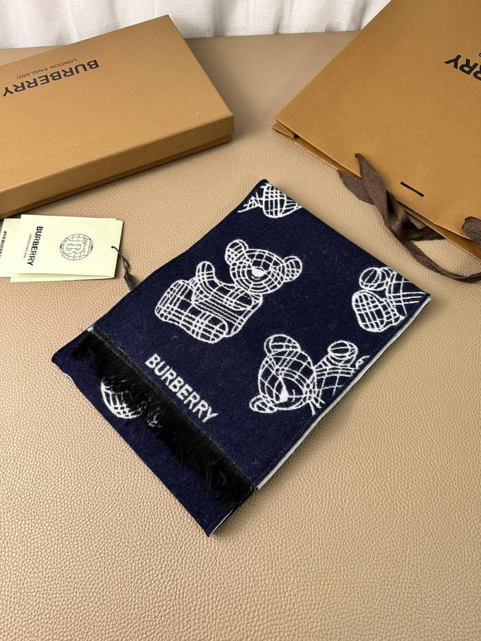 Streetwear Scarf BURBERRY 325645 size：127cm