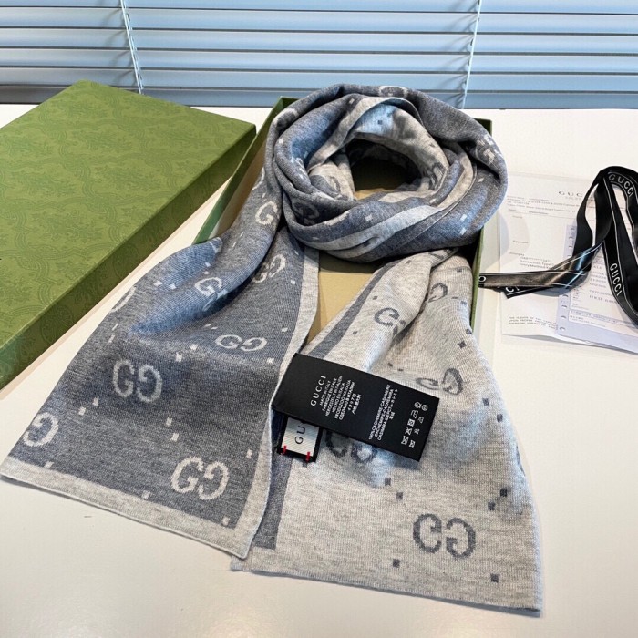 Streetwear Scarf GUCCI 325606 SIZE:32*180cm