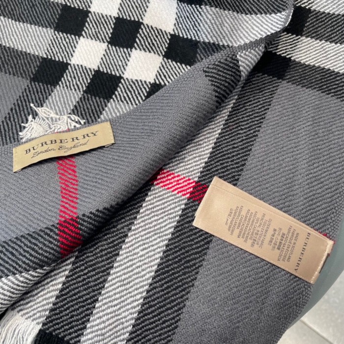 Streetwear Scarf BURBERRY 325622 size：32x180CM