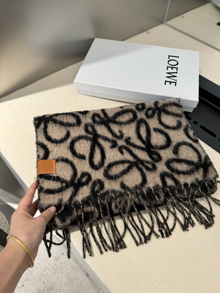 Streetwear Scarf Loewe 325634