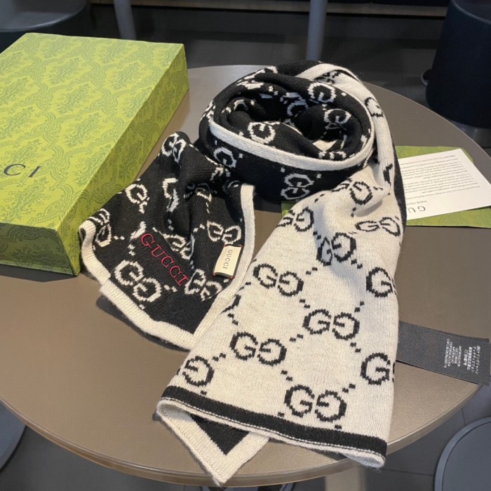 Streetwear Scarf GUCCI 325653 SIZE:30*180cm