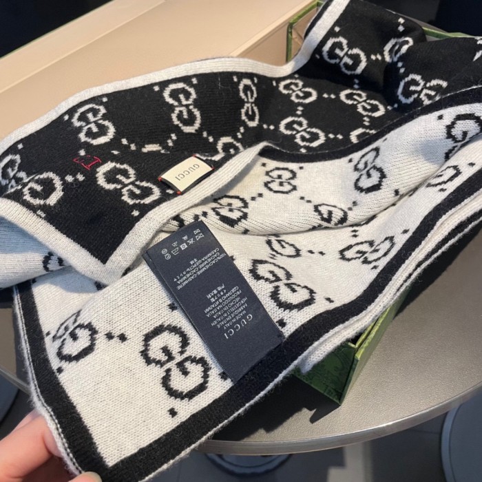 Streetwear Scarf GUCCI 325653 SIZE:30*180cm