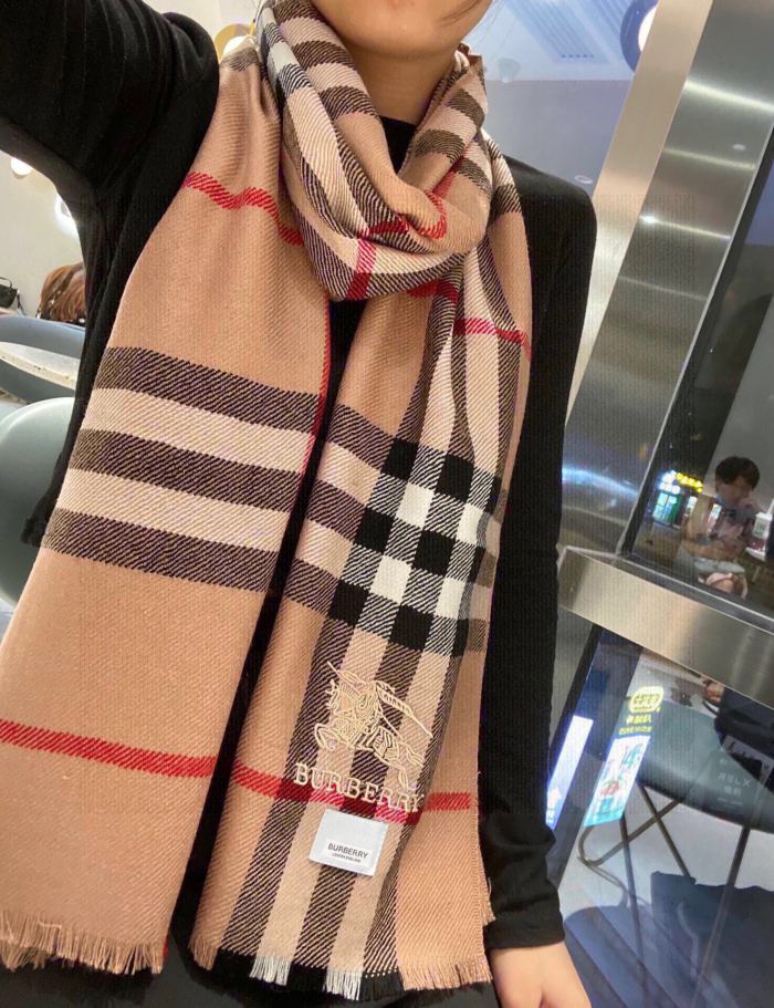 Streetwear Scarf BURBERRY 325618 size：180*32cm