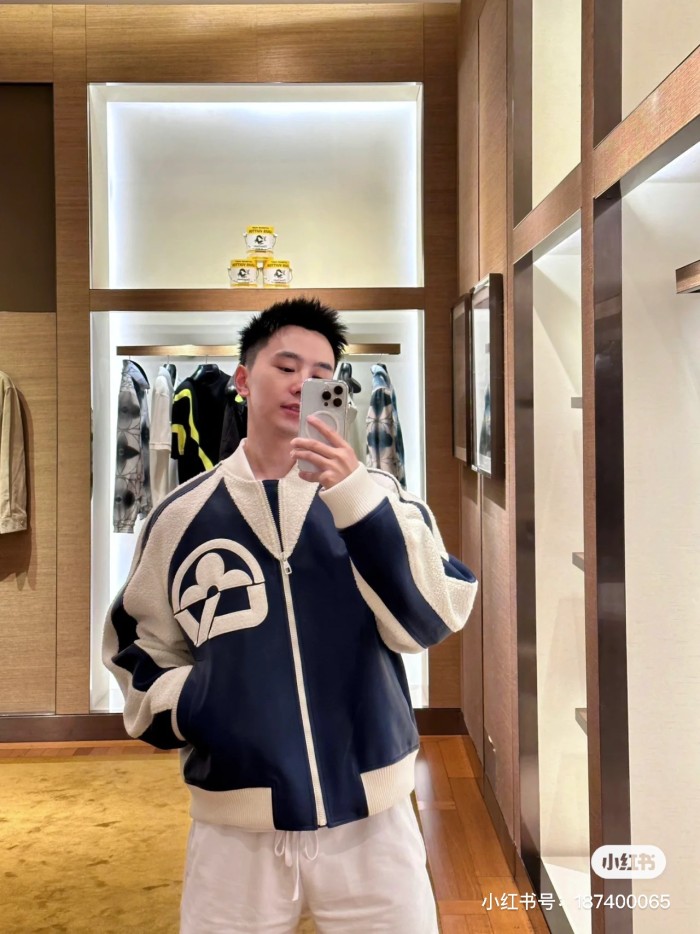 Clothes Louis Vuitton 1058