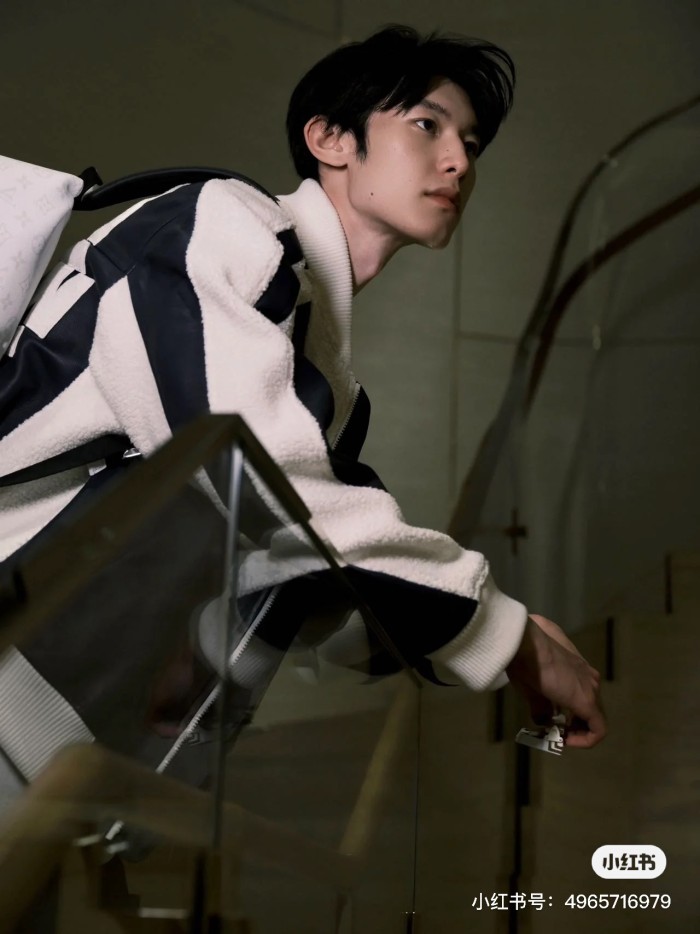 Clothes Louis Vuitton 1058