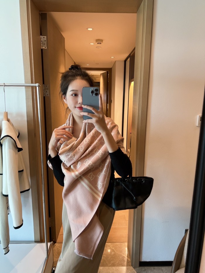 Streetwear Scarf GUCCI 325515