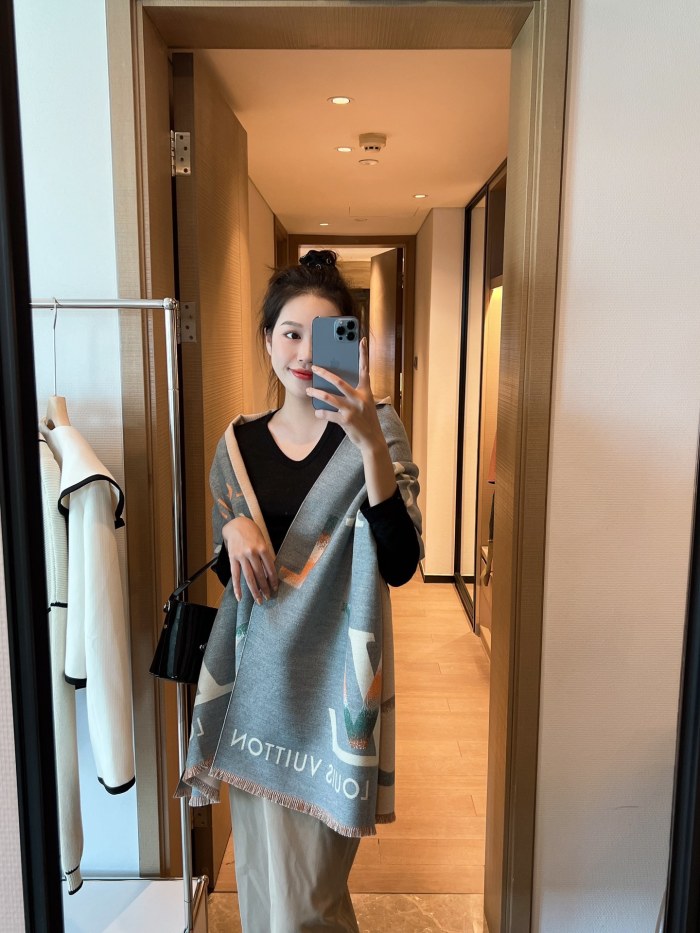 Streetwear Scarf LV 325518