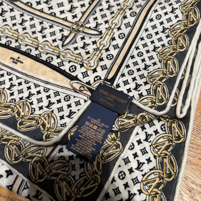 Streetwear Belt LV 325575 size:70*185cm