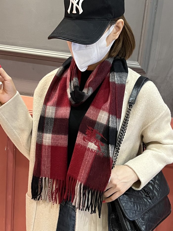 Streetwear Scarf BURBERRY 325540 size：32*180 cm