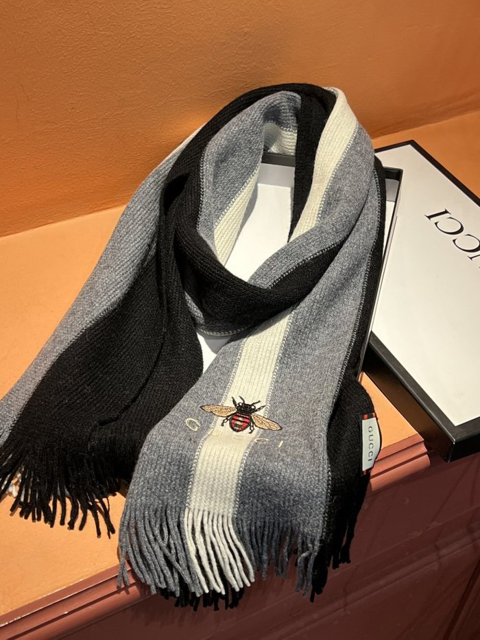Streetwear Scarf GUCCI 325528 SIZE:30*180cm
