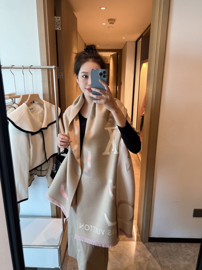 Streetwear Scarf LV 325511