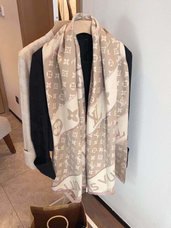Streetwear Scarf LV 325467 SIZE:180*65cm