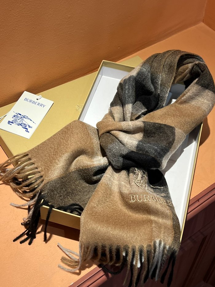 Streetwear Scarf BURBERRY 325539 size：32*180 cm